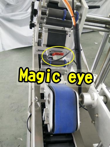 เครื่องติดฉลากขวดสำหรับคนขับมอเตอร์ฉลากเดลต้าความเร็วสูงสำหรับขวดกลมขนาดเล็ก