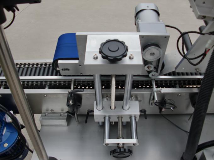 เครื่องติดฉลากขวดอัตโนมัติความเร็วสูงสำหรับสติกเกอร์ติดด้วยตนเองขวดขนาดเล็ก