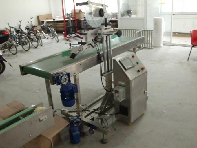 สติกเกอร์ติดด้วยตนเองบนโต๊ะเครื่องติดฉลากพื้นผิวเรียบพร้อมเครื่องป้อนกระดาษเพจ