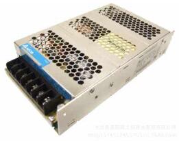 อุปกรณ์ติดฉลากติดด้วยตนเองอัตโนมัติเต็มรูปแบบอุปกรณ์ติดฉลากสติกเกอร์สองด้านสำหรับวงรีกลมน้ำ