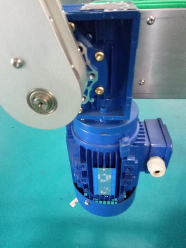 SUS304 ตู้ติดฉลากสติกเกอร์ขวดสี่เหลี่ยมสองด้านพร้อมผลิตภัณฑ์ดูแลส่วนบุคคล