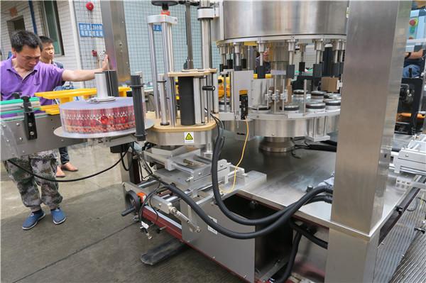 เครื่องติดฉลากสติกเกอร์โรตารี CE ขวดอัตโนมัติแบบปีกเดียว