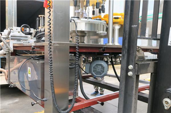 เครื่องติดฉลากสติกเกอร์แบบหมุนขวดกลมความหนาของอุปกรณ์≥ 30 มม