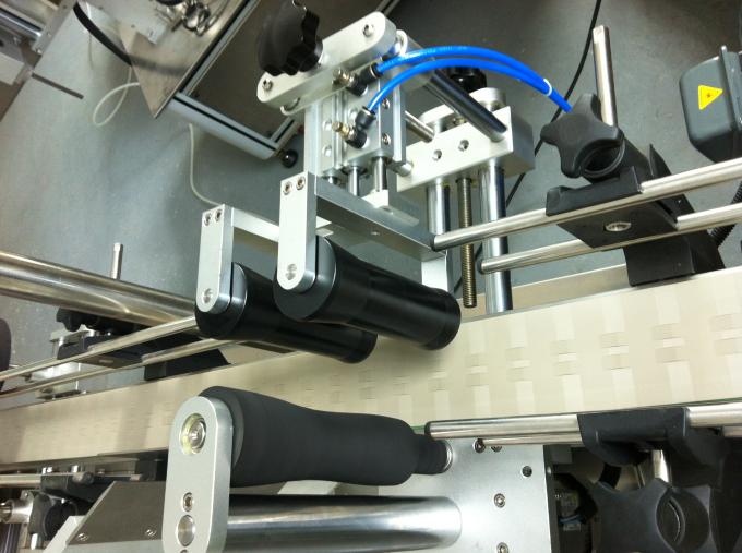 เครื่องติดฉลากสติกเกอร์ขวดแก้ว, เครื่องติดฉลากขวดแก้ว