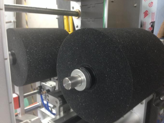 เครื่องติดฉลากขวดมอเตอร์เซิร์ฟเวอร์สำหรับขวดกลม / แบน / Sqaure