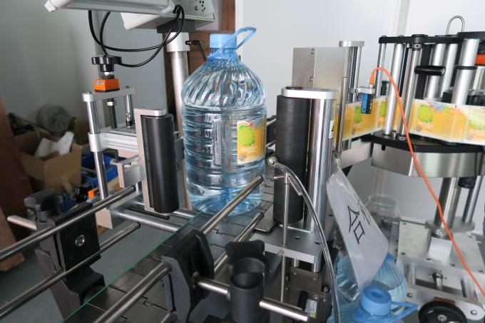 เครื่องติดฉลากสติกเกอร์ขวดน้ำดื่ม 5 ลิตร, เครื่องจักรติดฉลากกาวตนเอง