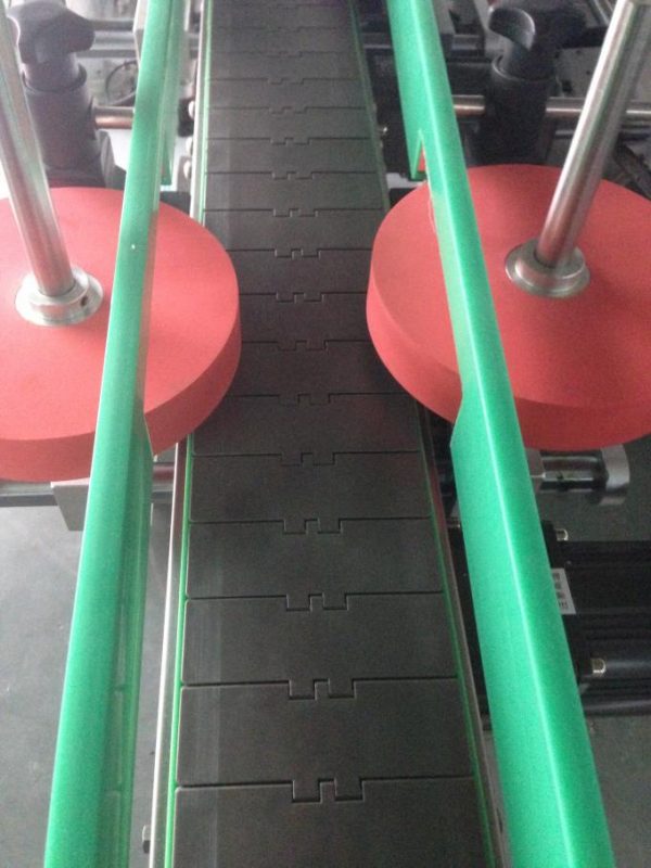 เครื่องติดฉลากอัตโนมัติสำหรับขวดกลม / เหลี่ยม / Subuliform