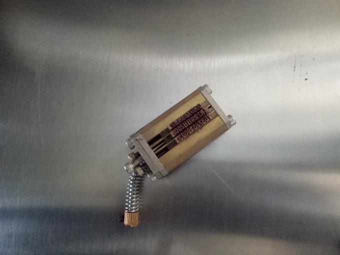 เครื่องติดฉลากสติกเกอร์สามหรือสองด้านที่กำหนดเองด้วยเครื่องเข้ารหัส