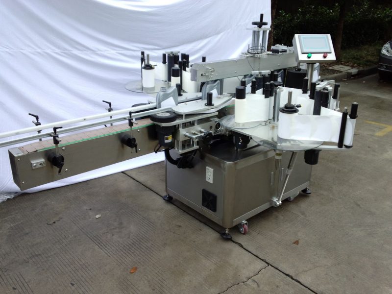 เครื่องติดฉลากอัตโนมัติ / อุปกรณ์ติดฉลากของจีนที่กำหนดเองสำหรับผู้จัดจำหน่ายสติกเกอร์กาวตนเอง