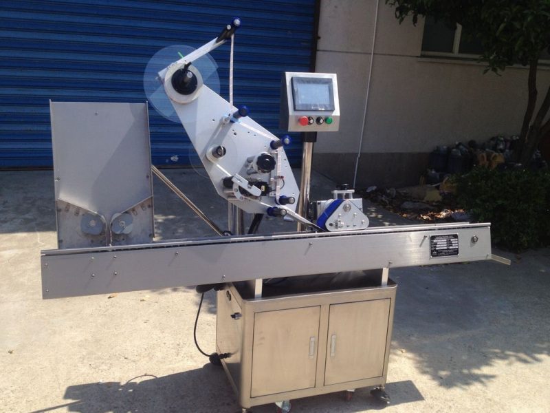 เครื่องติดฉลากขวดอัตโนมัติแบบกำหนดเองของจีนสำหรับผู้จัดจำหน่ายสติกเกอร์ฉลากขวดเพนิซิลลินขนาดเล็ก